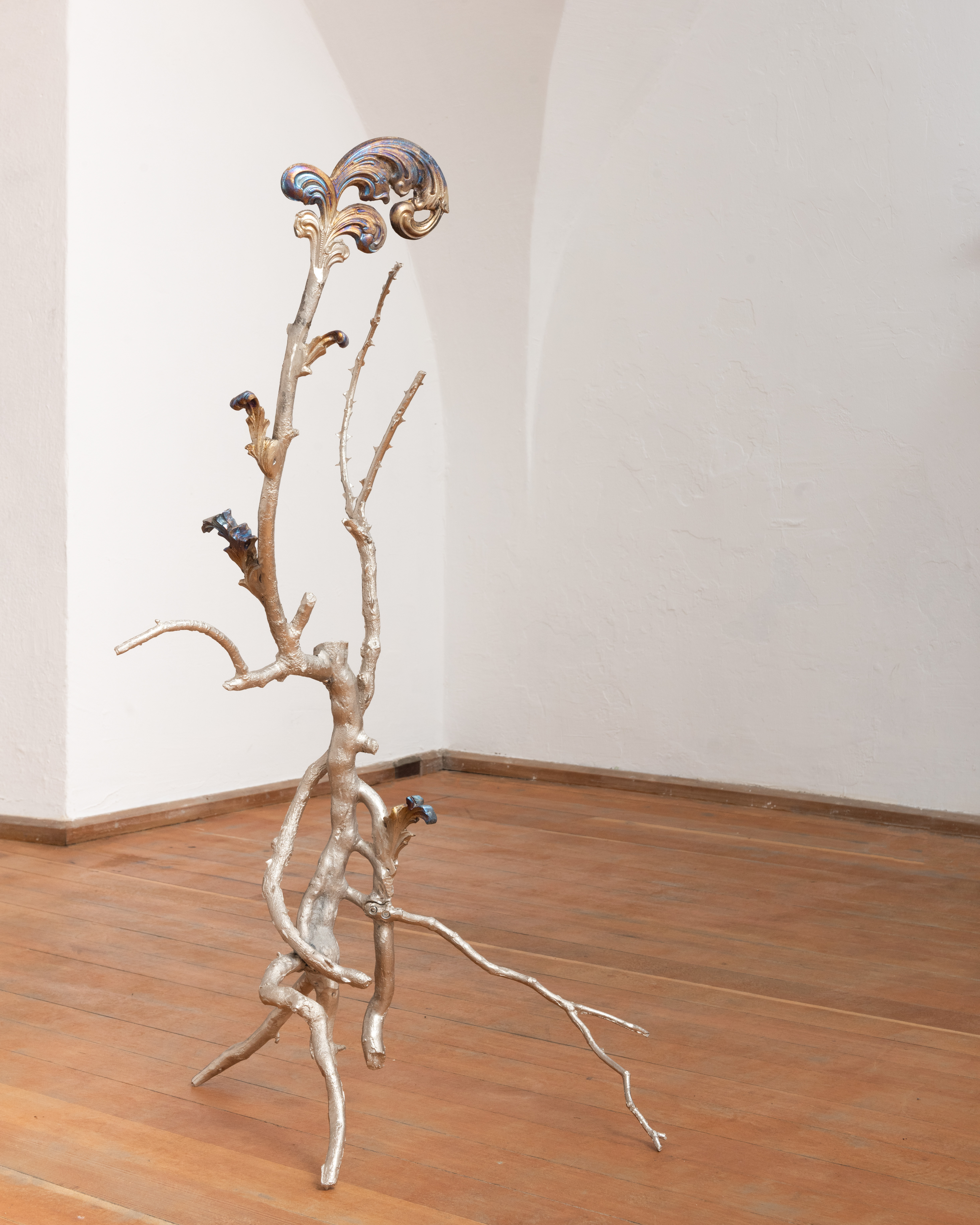 Nicola Ghirardelli, Le ombre lunghe della sera, 2022, aluminum, 80 x 58 x 50 cm Installation view of last exhibition at the gallery