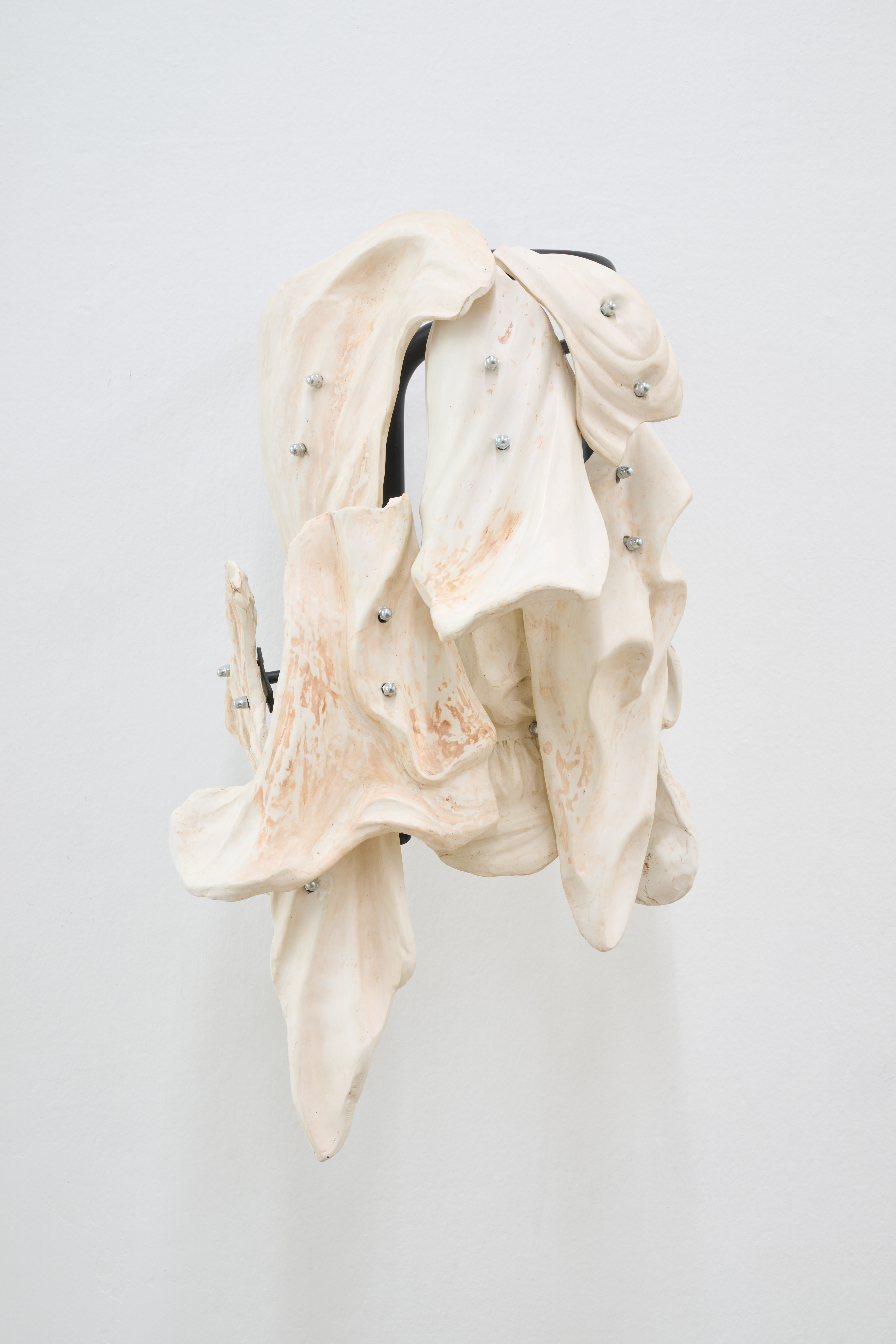 Nicola Ghirardelli, Ricordo Rimosso, 2021 terracotta, iron and galvanized nuts, 100x45x50 cm Installation view of last exhibition at the gallery