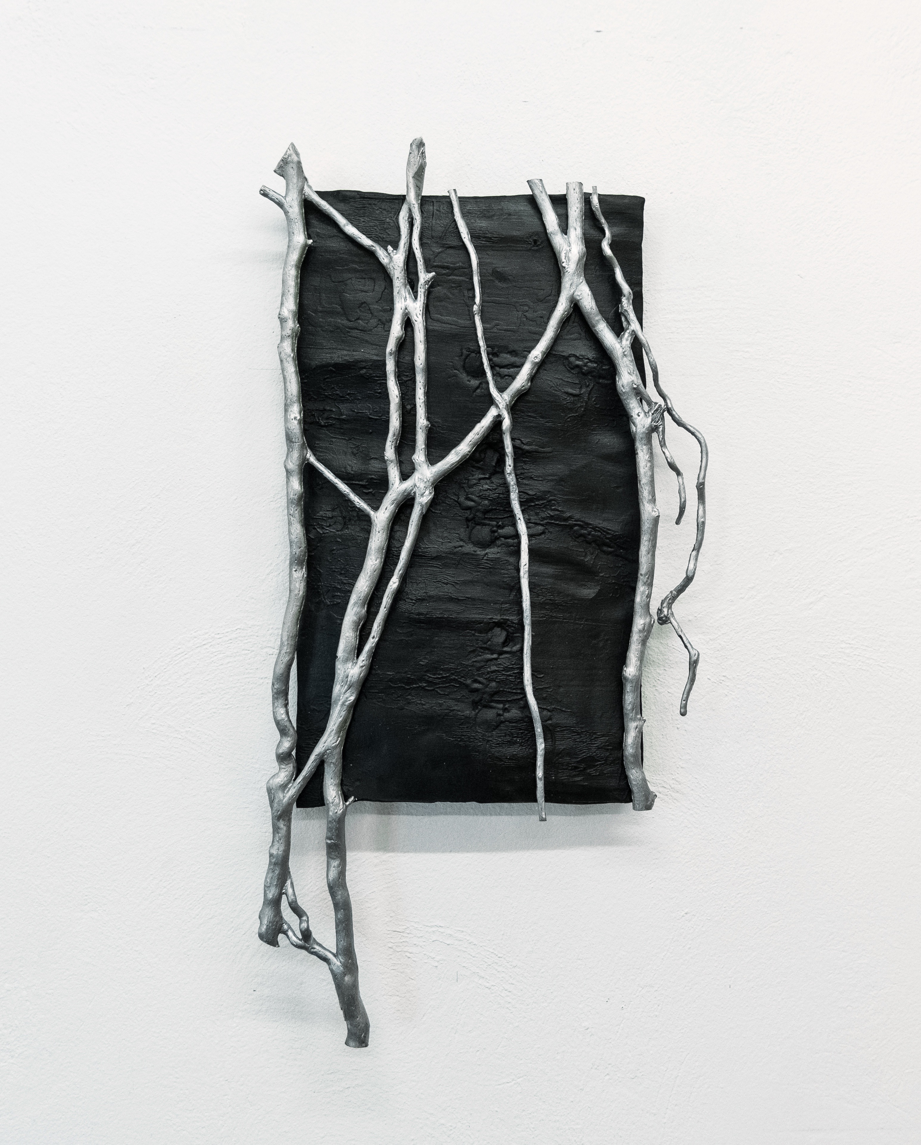 Nicola Ghirdelli, Viscere di selce, 2023, terracotta and aluminum, 40x18x5 cm Installation view of last exhibition at the gallery