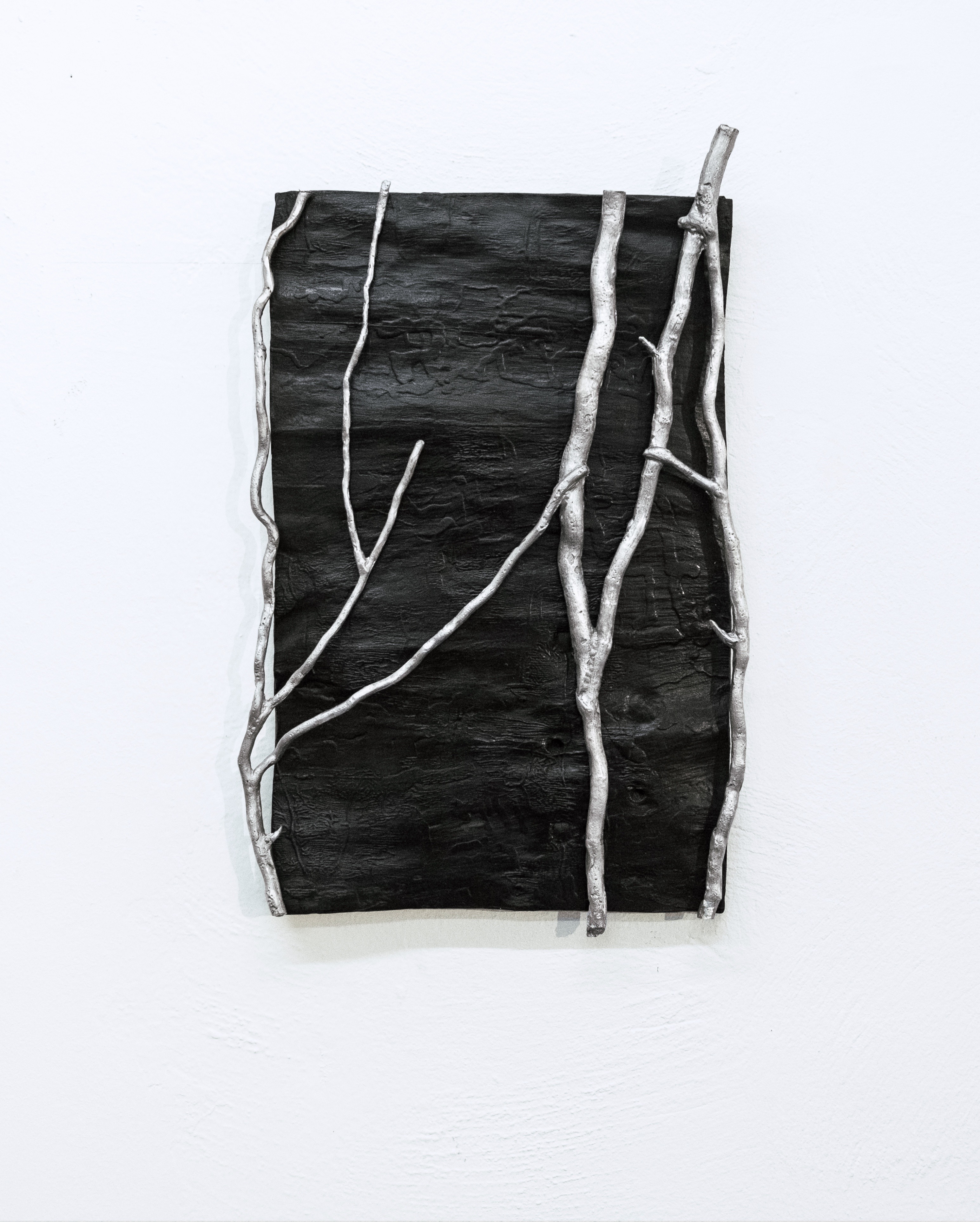 Nicola Ghirdelli, Viscere di selce, 2023, terracotta and aluminum, 40x18x5 cm Installation view of last exhibition at the gallery